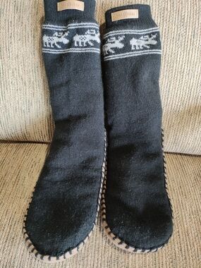 Cozy Black GAA HUU Men's Wool Cabin Slipper Socks with Reindeer Motif